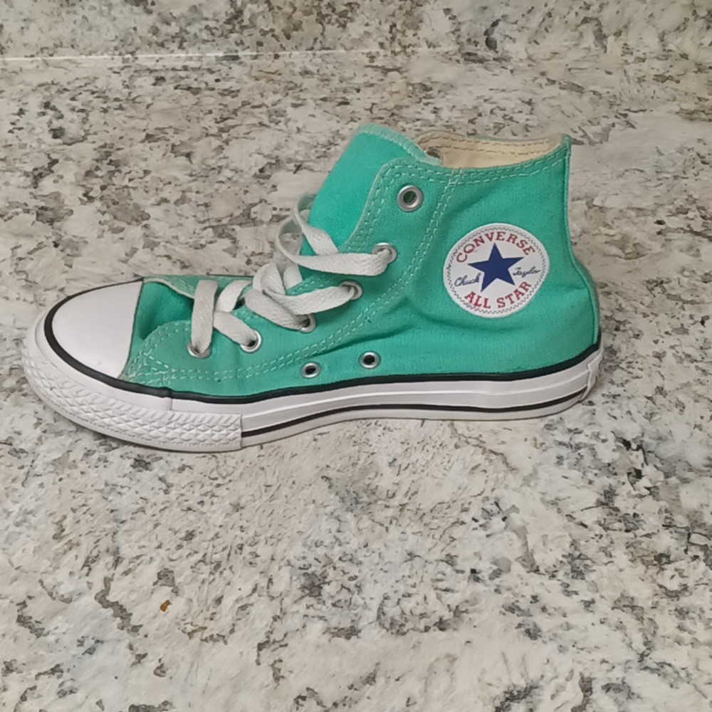 Converse chuck Taylor turquoise youth size 1 unisex